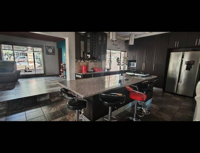 3 BEDROOM HOUSE FOR SALE IN PRETORIA GARDENS